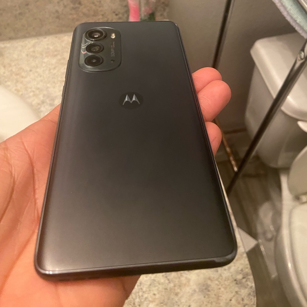 BRAND NEW OUT THE BOX MOTOROLA MOTO G PURE for the low. Just trynna help others.